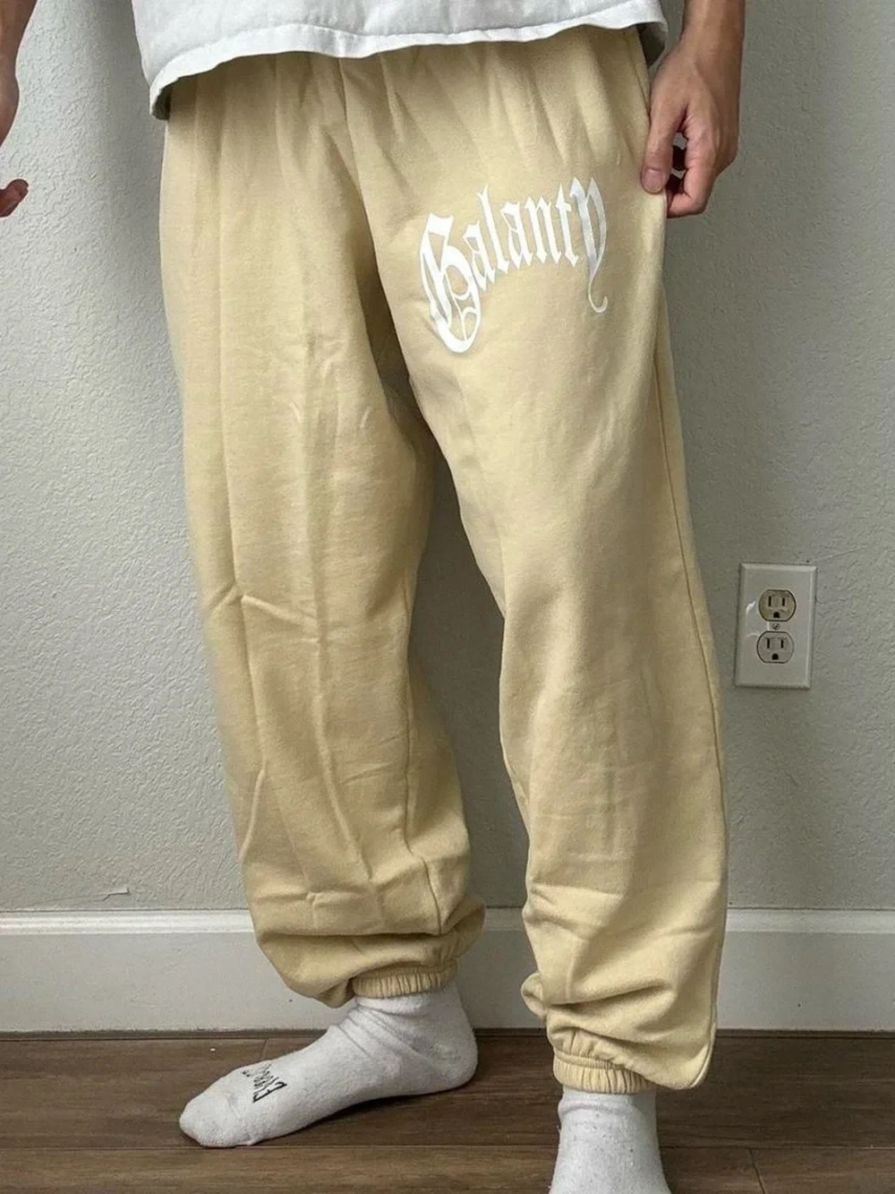 Galanty Logo Essential Graphics Cream Sweatpants